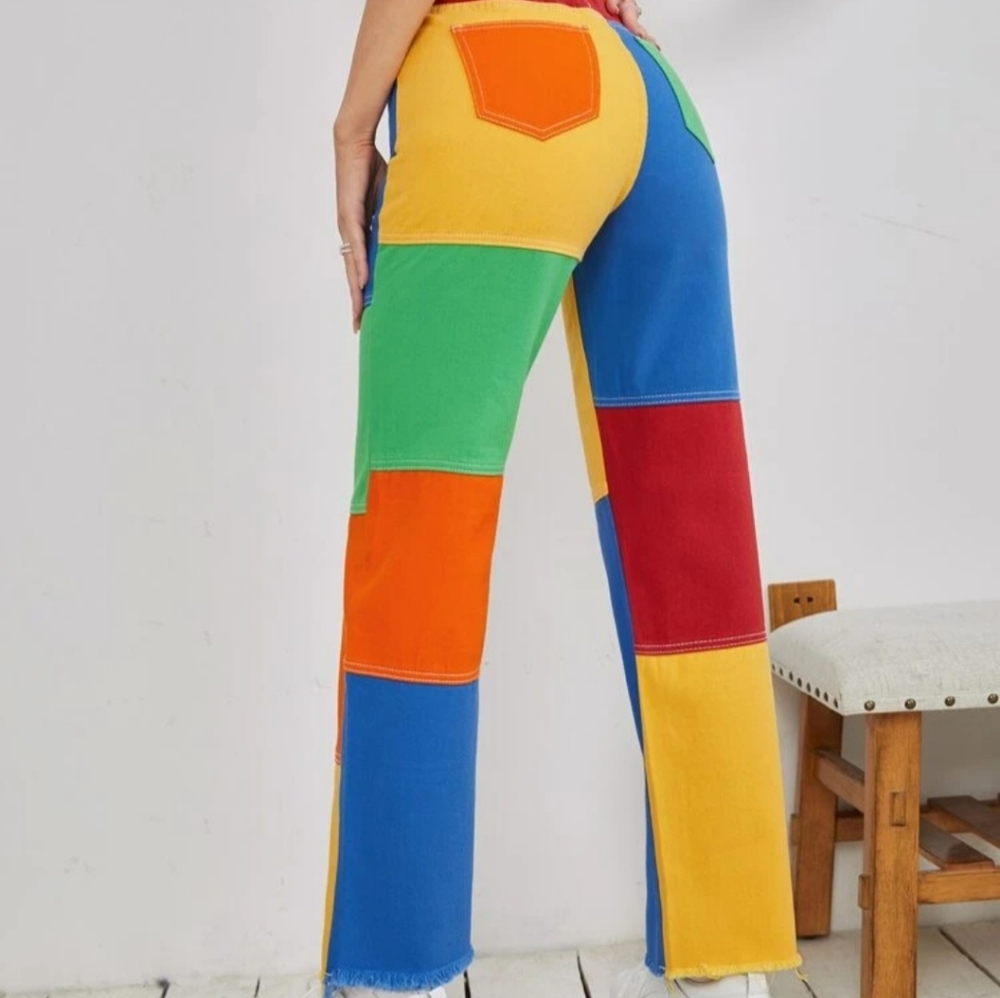 Maxine (from Ginny and Georgia) color block pants.